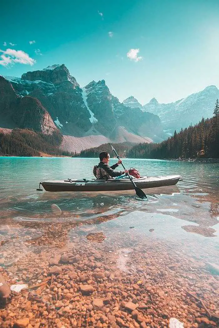 Where Should The Heavier Person Sit In A Canoe?