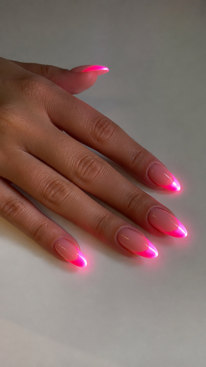 Neon Pink Glow-in-the-Dark Tips